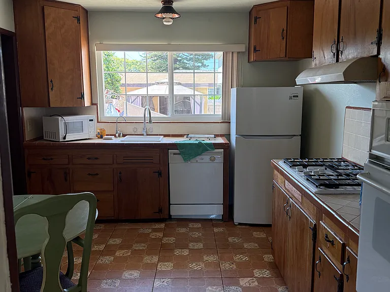 346 Harvard St — Photo 16