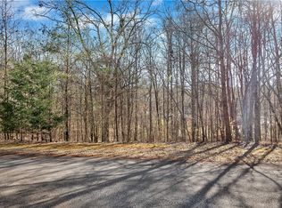 1102 Bay Dr, Fair Play, SC 29643