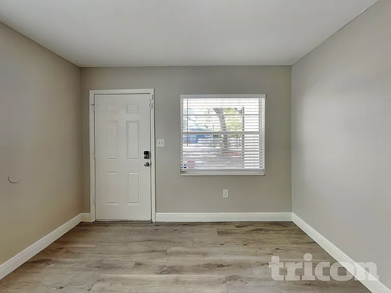 8307 N Elmer St — Photo 3