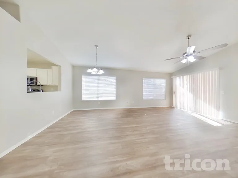 9215 W Sandra Ter — Photo 3