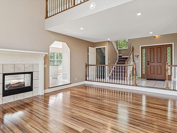 2nd image of 2179 Reid Ln