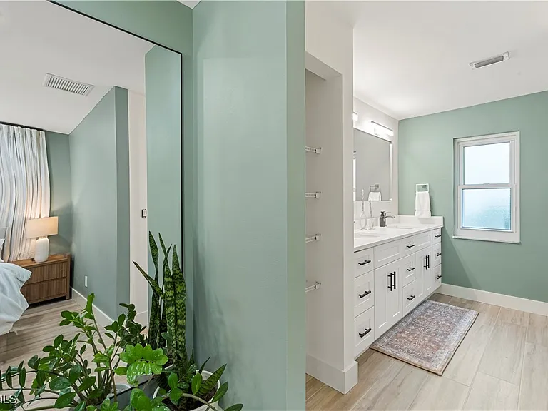 2412 La Salle Ave — Photo 11