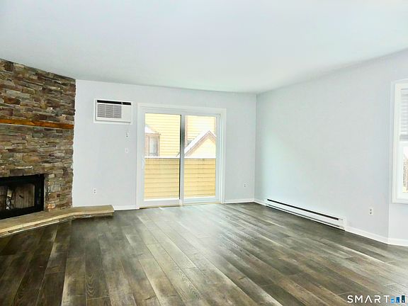 3rd image of 8 Oakwood Ave APT D6