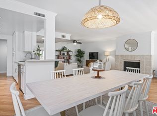 725 S Barrington Ave APT 209, Los Angeles, CA 90049