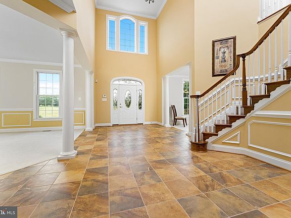 3rd image of 10910 Deer Meadow Ct
