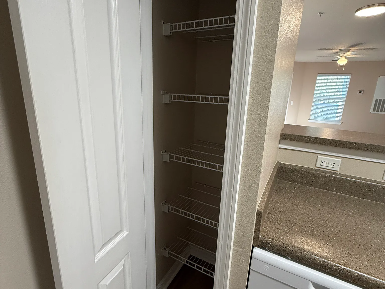 2 bed, 2.5 bath, 1215 sqft, $1,600 — Photo 4