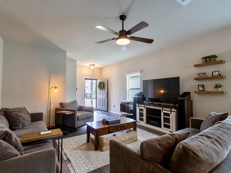 4114 Winchester Cv — Photo 3