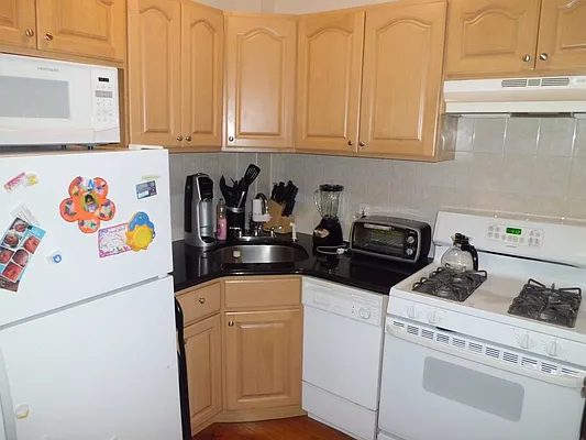 Rented by Maximus Realty Group | media 7