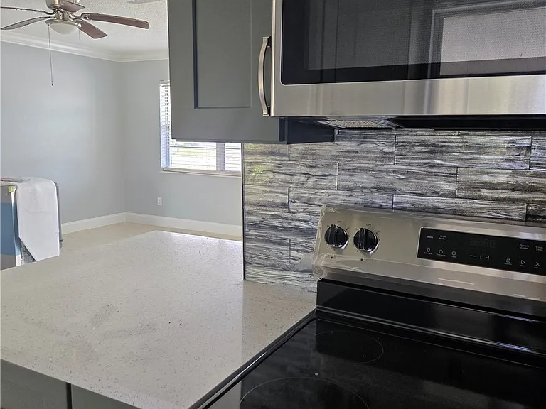 18448 Iris Rd — Photo 5