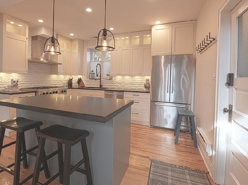 1st image of 4308 W Cornelia Ave #2