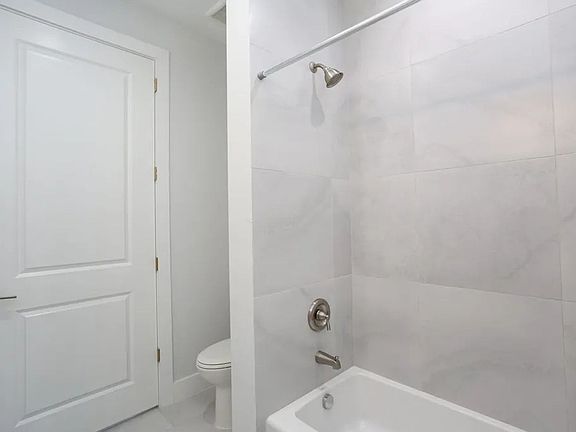 4th image of 3030 Thomasson Dr Unit 201