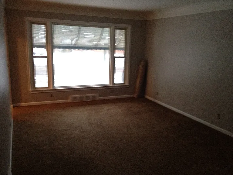 429 E Jarvis Ave — Photo 13