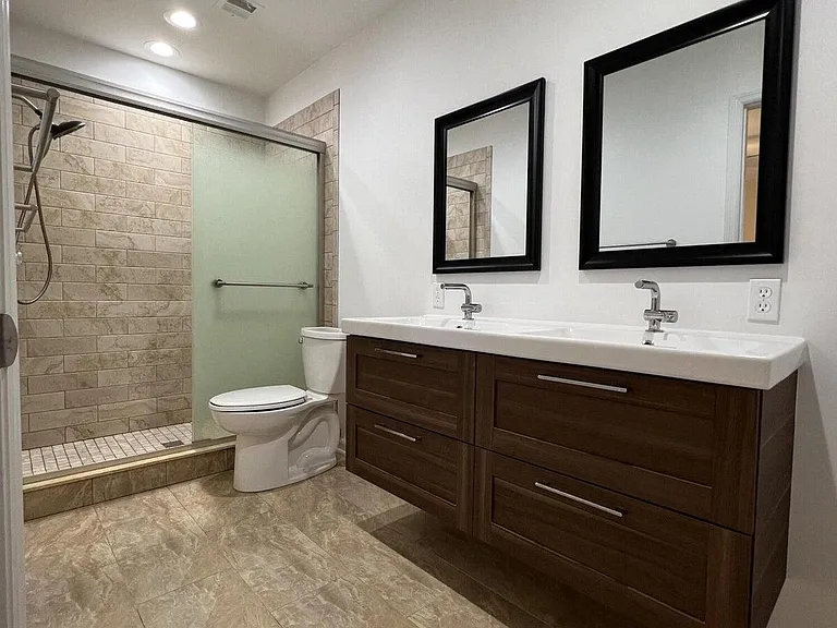 499 W Conference Dr — Photo 3