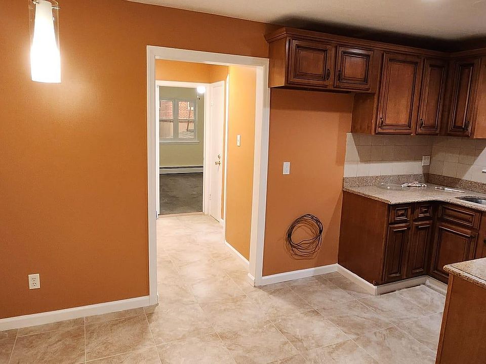 1st image of 3918 Hill Ave Floor 1