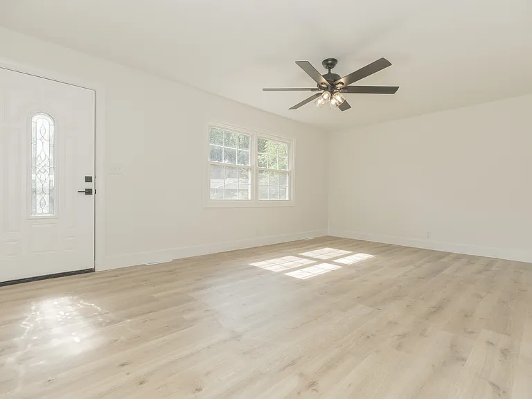 711 Carole Pl — Photo 4