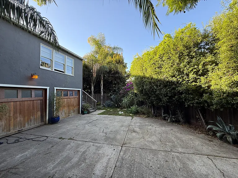 1521 Morro St — Photo 2