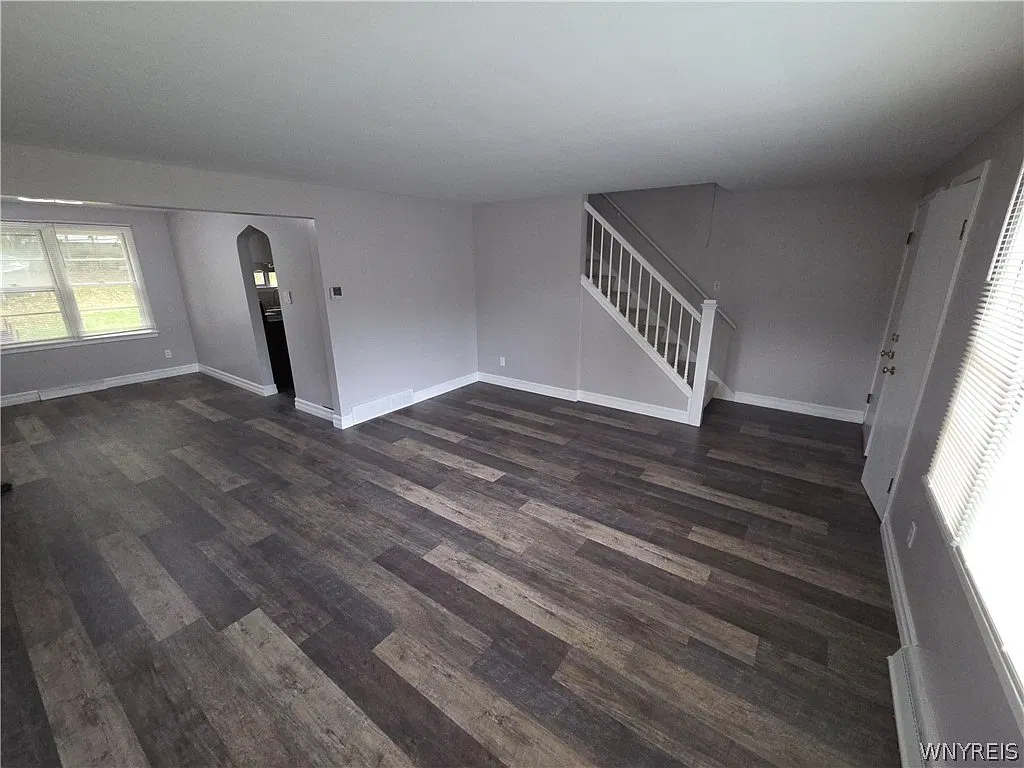 2 bed, 1.0 bath, 2240 sqft, $1,850 — Photo 3