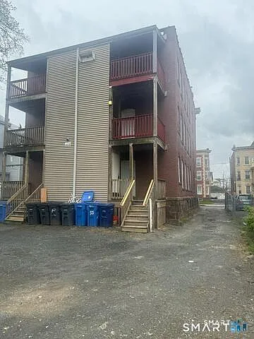 2 bed, 1.0 bath, 1946 sqft, $1,300 — Photo 3