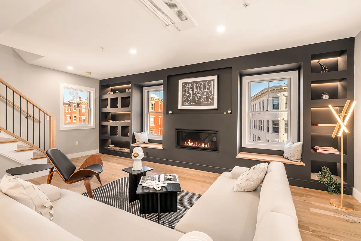 Building Photo - 71 Greenough St #2