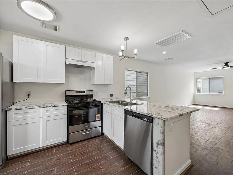 6106 Settlers Lake Cir E — Photo 5