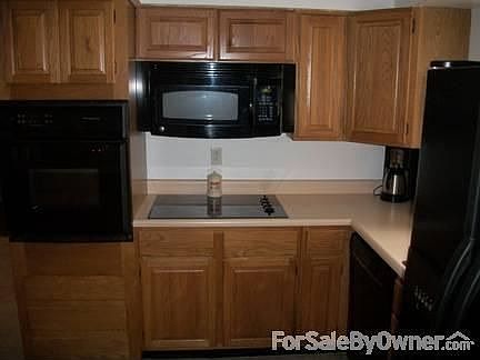 Kitchen
						:
						All newer, matching appliances.