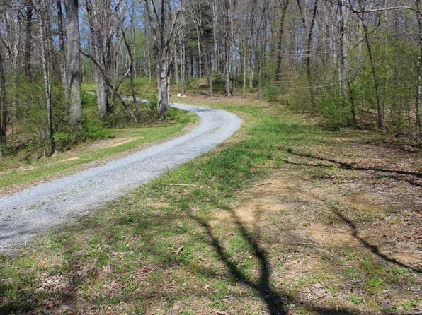 242 Falcon Dr, Summersville, WV 26651
