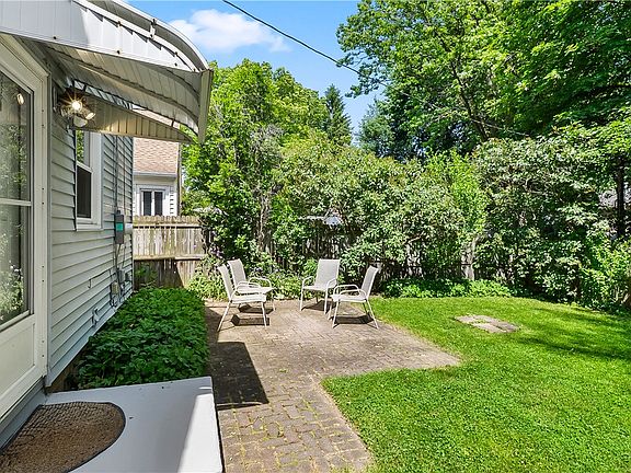 4th image of 24 Van Bergh Ave