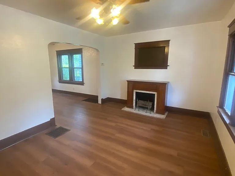 1634 Freeman St — Photo 5