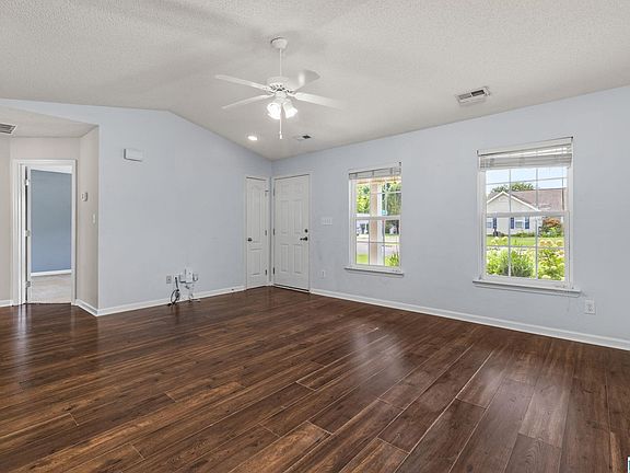 5th image of 100 Sweet Hollow Way NW