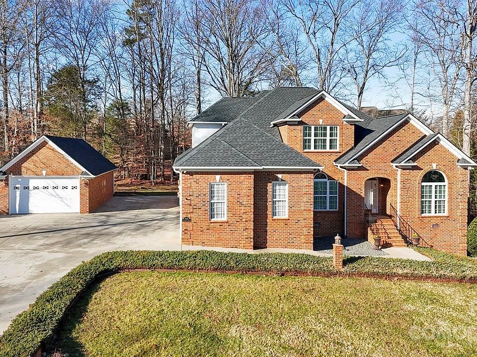 1st image of 7630 Turnberry Ln