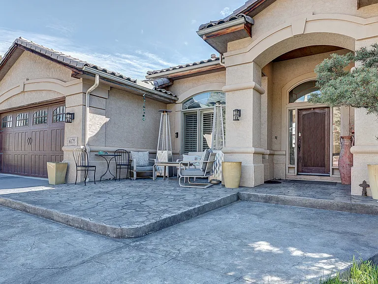 16175 Sandstone Dr — Photo 2