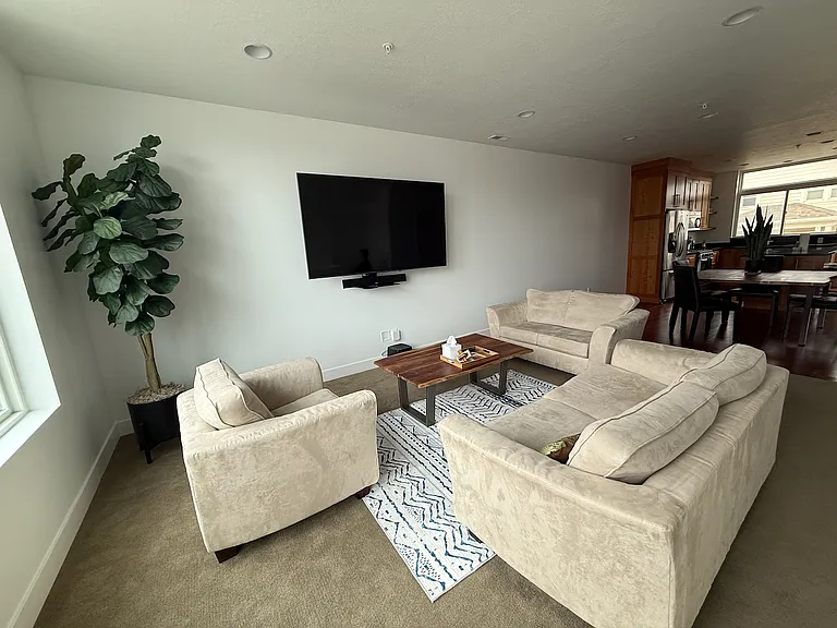 676 E Markea Ave — Photo 5