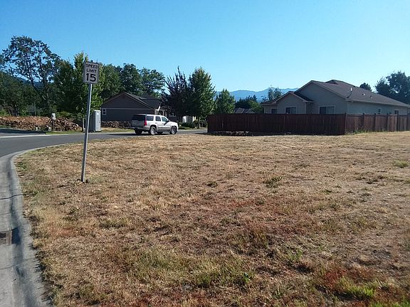 4th image of 21 Aspen Creek Ct