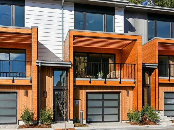 730 Hanami Lane NE, Bainbridge Island, WA 98110