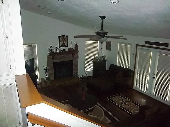 3rd image of 617 Governor Wood Dr