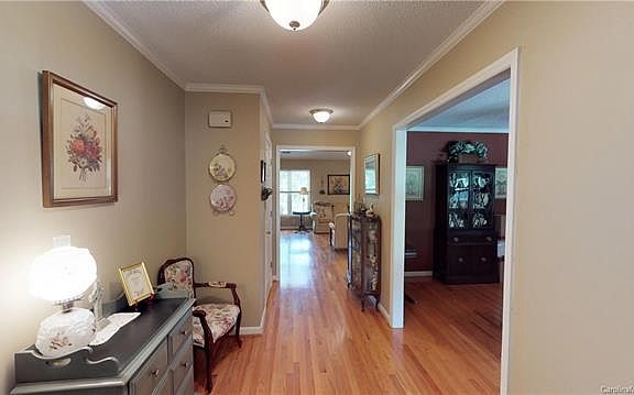 3rd image of 212 Wellington Dr