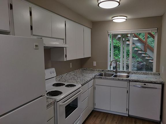 5th image of 1002 McDonald Ave