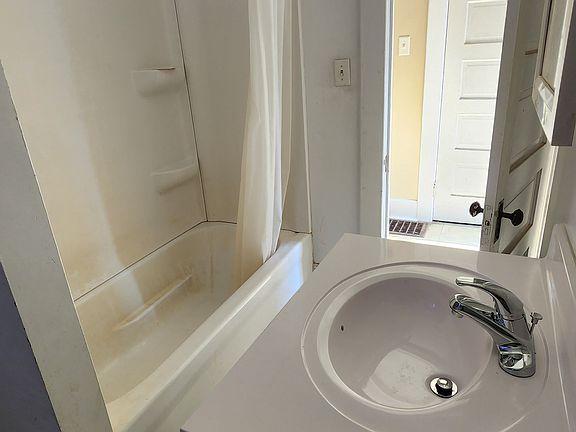 5th image of 1206 S Galena Ave