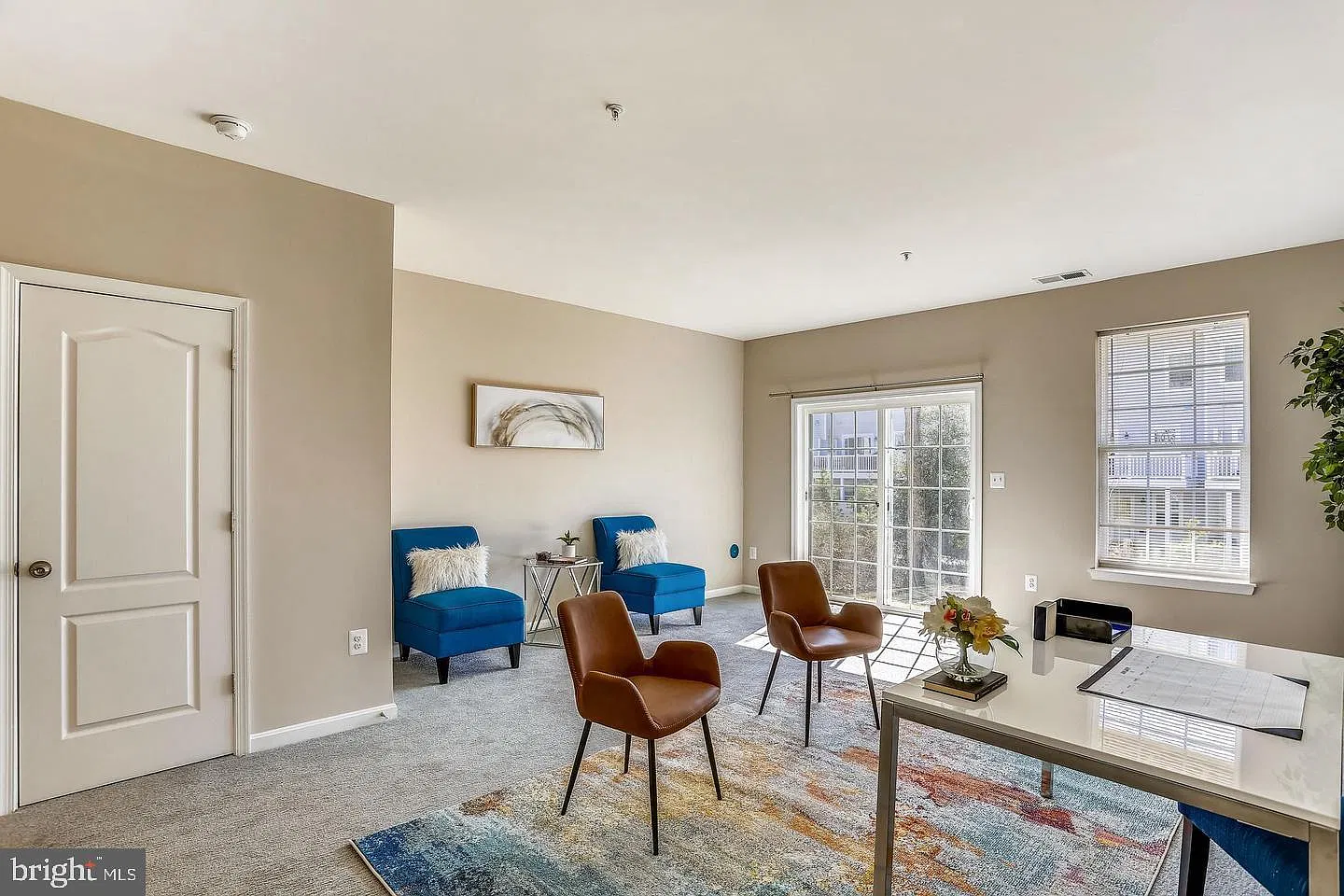 3 bed, 4.0 bath, 2284 sqft, $3,000 — Photo 3