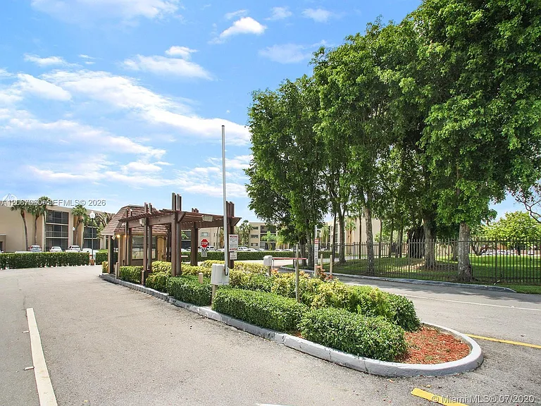 8065 SW 107th Ave #201 — Photo 3