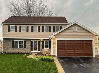 1181 Westport Rdg, Crystal Lake, IL 60014