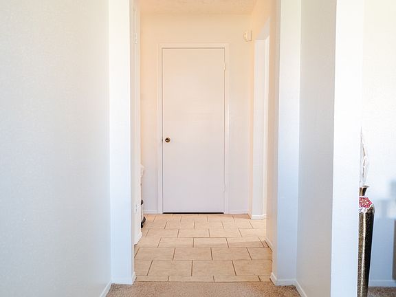 5th image of 27 W Townhouse Ln