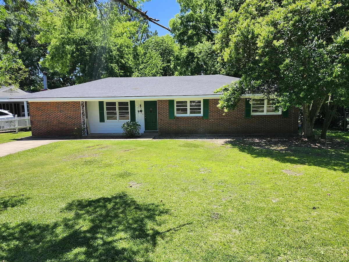 Building Photo - 2142 Tullis Dr
