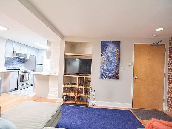 3rd image of 111 Gainsborough St Unit 7