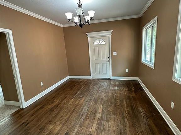 3rd image of 719 Van Brunt Blvd