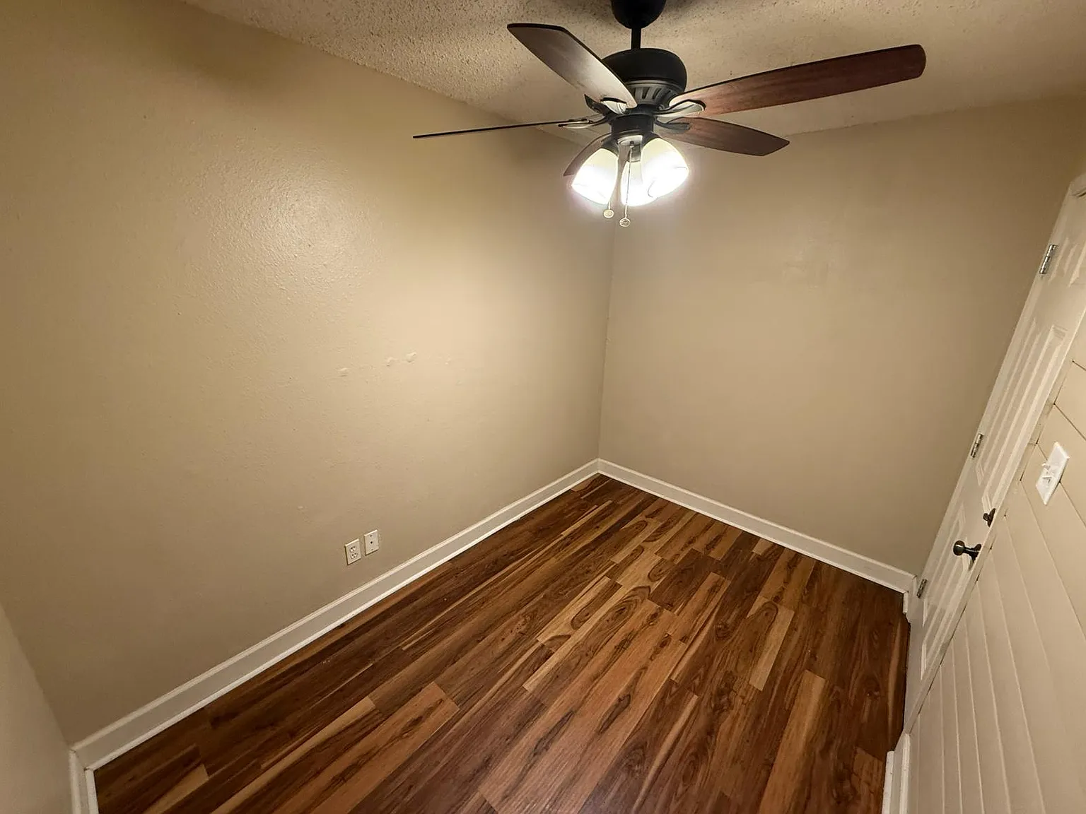 1 bed, 1.5 bath, $450 — Photo 2