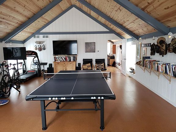 3rd image of 412 Main St