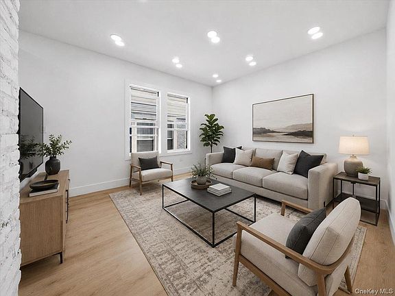 3rd image of 3038 Tiemann Avenue