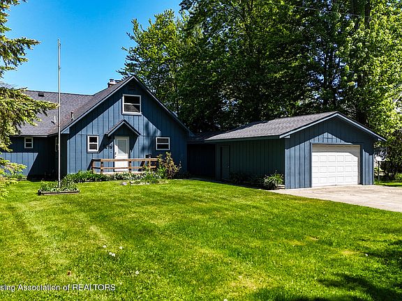 2nd image of 6215 Lakeview Dr