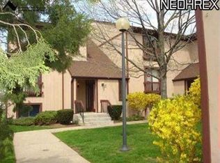1125 Canyon View Rd APT 104, Northfield, OH 44067